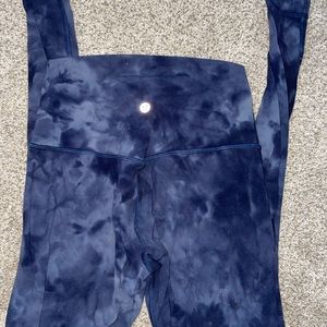 Lululemon Blue Diamond Dye leggings worn twice